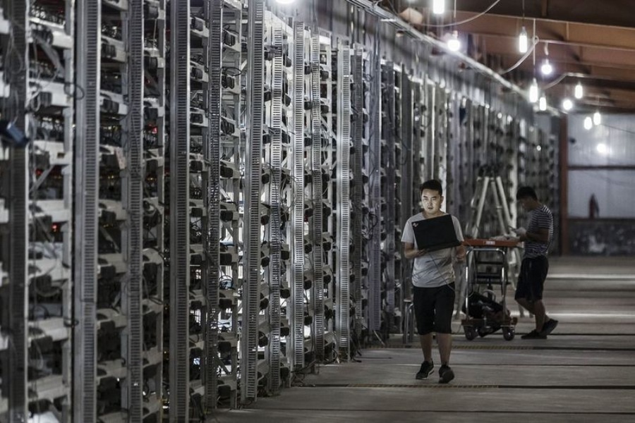 Salauskaivostyöntekijät Kiinassa keskeyttivät toimintansa Pekingin tehostettua bitcoinin louhintaa. PlatoBlockchain Data Intelligence. Pystysuuntainen haku. Ai.