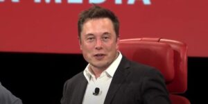 يشرح إيلون ماسك، الرئيس التنفيذي لشركة Tesla، سبب كون "البيتكوين في الواقع مركزية للغاية" لذكاء بيانات PlatoBlockchain. البحث العمودي. منظمة العفو الدولية.