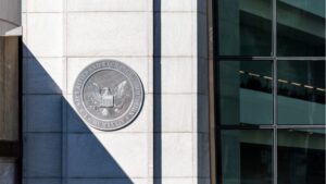 SEC предъявила обвинения трем лицам за предполагаемую длинную схему инсайдерской торговли на блокчейне PlatoBlockchain Data Intelligence. Вертикальный поиск. Ай.