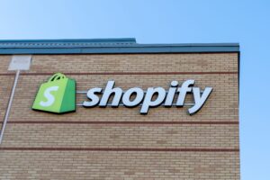 Shopify begint zijn e-commerceklanten toe te staan ​​NFT's 'direct' PlatoBlockchain Data Intelligence te verkopen. Verticaal zoeken. Ai.