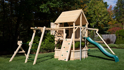 The Bailey Loaded packs all the favorites and features tons of climbing activities, monkey bars with rings, a turning bar, lower play area and crow’s nest lookout.