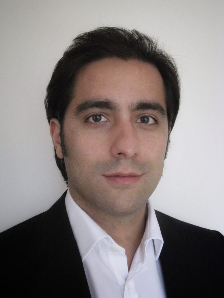 Kamyar Naficy, oprichter/directeur KNECTCOMMS PlatoBlockchain Data Intelligence. Verticaal zoeken. Ai.