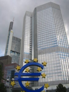 اتحادیه اروپا بانک‌های روسی را از سیستم سوئیفت در جنگ اوکراین حذف خواهد کرد. جستجوی عمودی Ai.