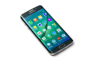 Smartphone Samsung Galaxy S22 Ultra baru dengan fitur dompet digital canggih PlatoBlockchain Data Intelligence. Pencarian Vertikal. ai.
