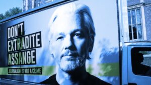 WikiLeaks, Dijital Sanatçı Pak, Julian Assange Plato'nun Blok Zinciri Veri İstihbaratını Serbest Bırakmak İçin Ethereum NFT'leri Başlatacak. Dikey Arama. Ai.