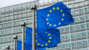 قانون‌گذاران اتحادیه اروپا هشدار می‌دهند که کریپتو به‌عنوان سرمایه‌گذاری یا وسیله پرداخت برای اکثر مصرف‌کنندگان خرده‌فروشی نامناسب است. جستجوی عمودی Ai.