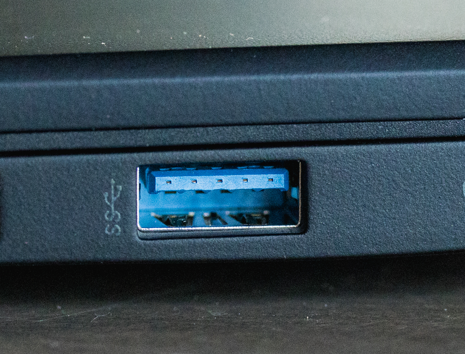 USB 3.0 Bağlantı Noktası