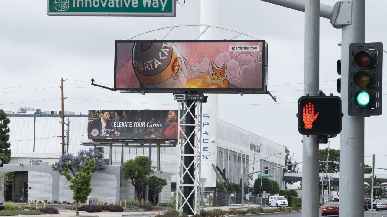 SpartaCats Troll DOGE Med Billboard nær SpaceX Office PlatoBlockchain Data Intelligence. Lodret søgning. Ai.