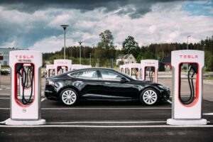 Tesla Autopilotin osuus kuljettajaa avustavista kolareista on 70 prosenttia, kertoo yhdysvaltalainen liikenneturvallisuusjärjestö PlatoBlockchain Data Intelligence. Pystysuuntainen haku. Ai.