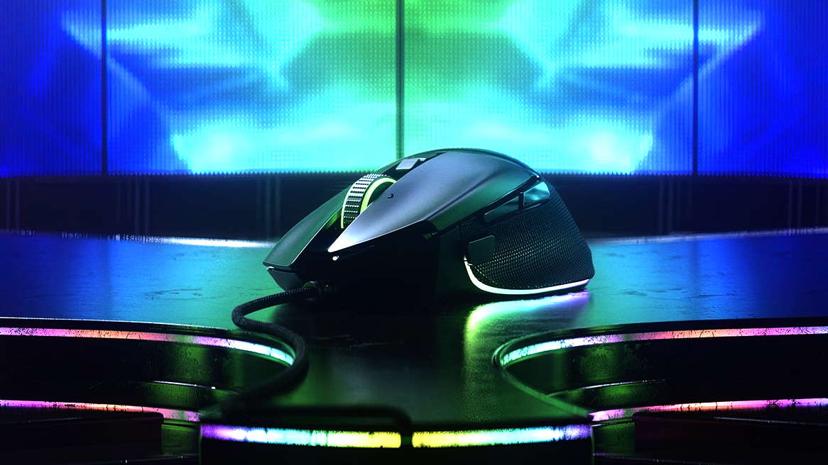 עכבר גיימינג Razer Basilisk V3 על רקע רב צבעים