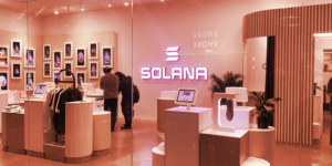 سولانا فروشگاه خرده‌فروشی IRL و «سفارت» Web3 را در فناوری اطلاعات پلاتوبلاک چین نیویورک باز می‌کند. جستجوی عمودی Ai.