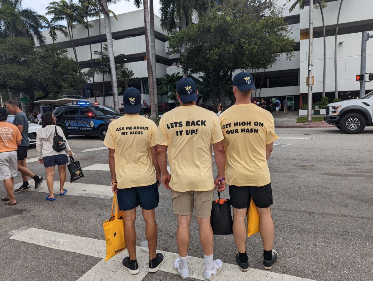 kaboomracks csapat a bitcoin Miamiban