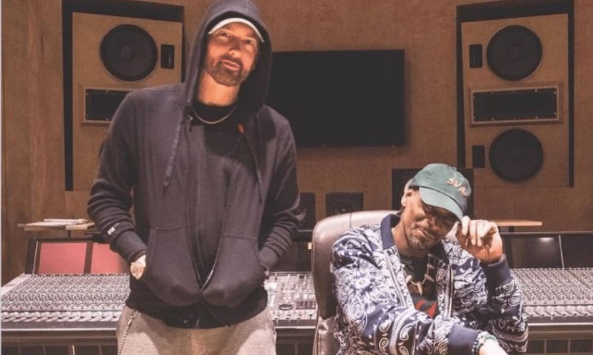 Eminem과 Snoop Dogg, MTV Awards PlatoBlockchain Data Intelligence에서 BAYC 관련 노래 연주 수직 검색. 일체 포함.
