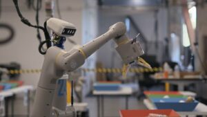 A Google átadta segítő robotjainak a mesterséges intelligencia nyelvi készségeit, hogy jobban együttműködjenek az emberekkel, PlatoBlockchain adatintelligencia. Függőleges keresés. Ai.