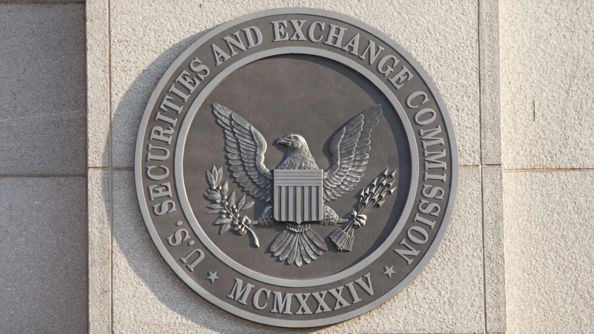 A SEC 11 embert vádol 300 millió dolláros Forsage kriptopiramis és Ponzi-sémával