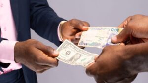 नाइजीरियाई मुद्रा रिकवर बनाम यूएस डॉलर - सेंट्रल बैंक का कहना है कि आयातकों को विदेशी मुद्रा आय प्लेटोब्लॉकचैन डेटा इंटेलिजेंस को वापस करना चाहिए। लंबवत खोज। ऐ.
