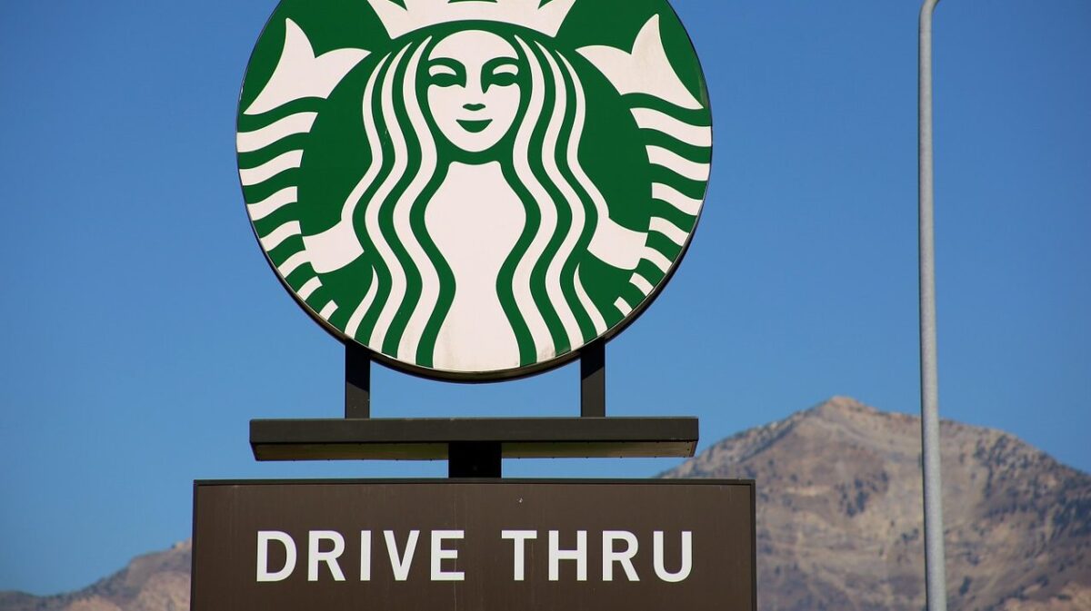 Starbucks กำลังฝ่าฝืนกฎหมายแรงงานของสหรัฐอเมริกาในเรื่องการจำกัดค่าจ้างและสิทธิประโยชน์จากร้านค้าสหภาพแรงงาน PlatoBlockchain Data Intelligence ค้นหาแนวตั้ง AI.
