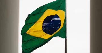 ब्राज़ीलियाई संघीय पुलिस ने मनी लॉन्ड्रिंग जांच प्लेटोब्लॉकचेन डेटा इंटेलिजेंस में 6 क्रिप्टो एक्सचेंजों पर छापे मारे। लंबवत खोज. ऐ.