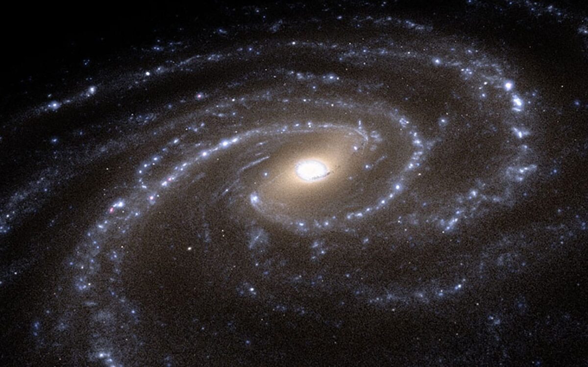 Gravitationsinteraktioner driver Mælkevejens galaktiske bar buler PlatoBlockchain Data Intelligence. Lodret søgning. Ai.