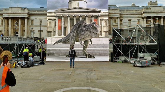 AR giganotosaurus vaeltelee Trafalgar Squarella LED-illuusiossa PlatoBlockchain Data Intelligencessä. Pystysuuntainen haku. Ai.