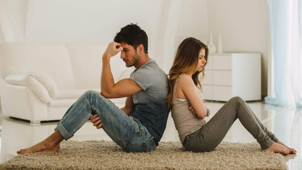 استرس های زندگی می تواند باعث شود افراد بیشتر روی رفتار منفی شریک عاشقانه خود تمرکز کنند. جستجوی عمودی Ai.