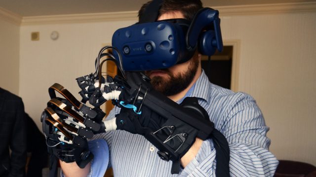 La société de gants Haptic VR haut de gamme, HaptX, lève 23 millions de dollars d'investissement PlatoBlockchain Data Intelligence. Recherche verticale. Aï.