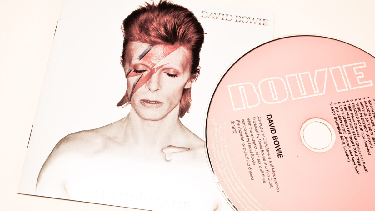 David Bowie Estate dropper "Bowie on the Blockchain" NFT-er, salg får tilbakeslag fra fans