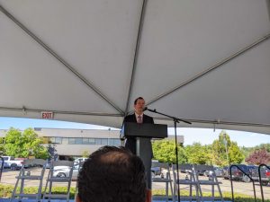 El CEO de Atom Computing, Rob Hays, analiza la apertura de las nuevas instalaciones de I+D en Boulder, Colorado