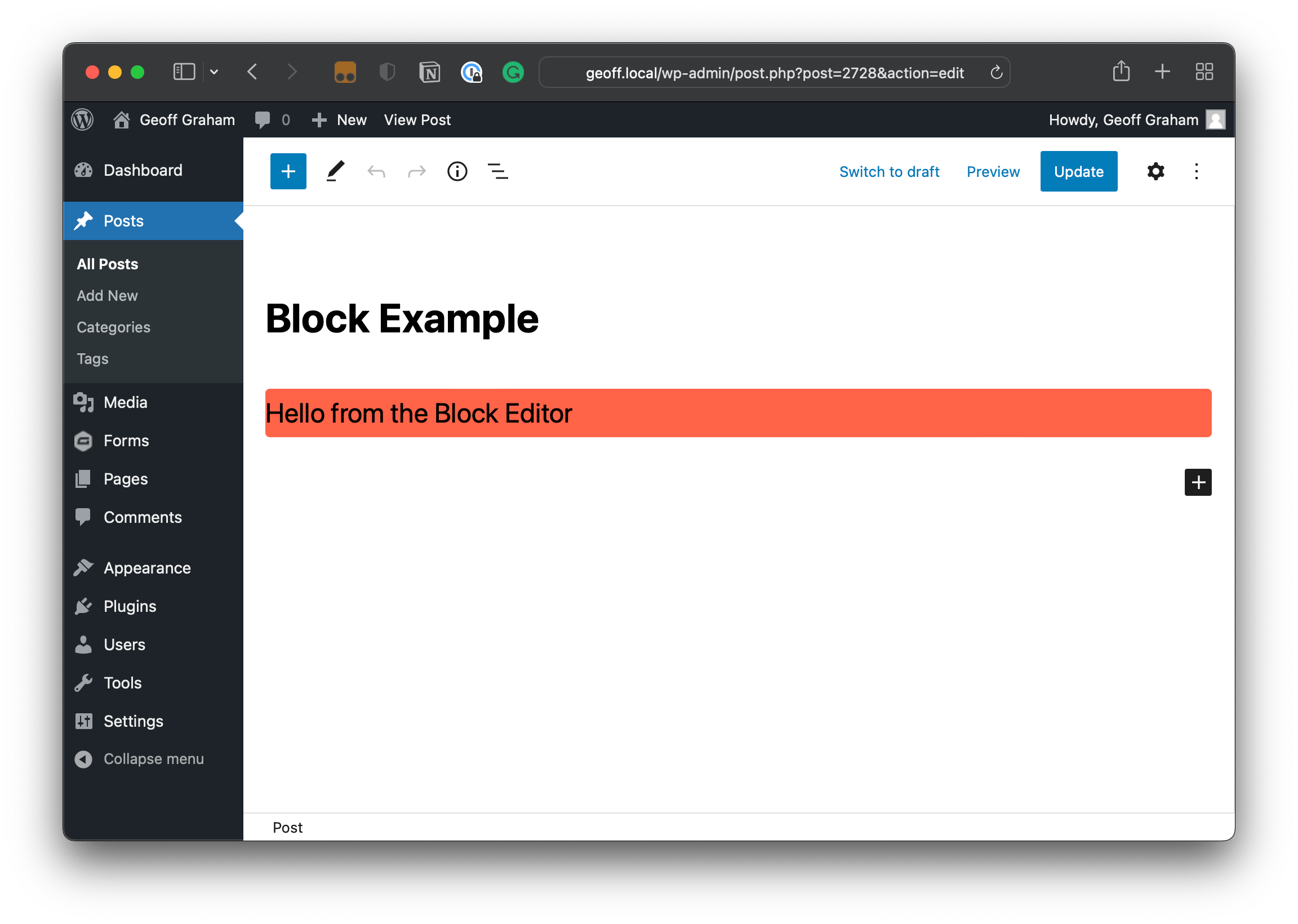 WordPress 块编辑器中的 pullquote 块，应用了番茄色背景。 黑色文字后面。
