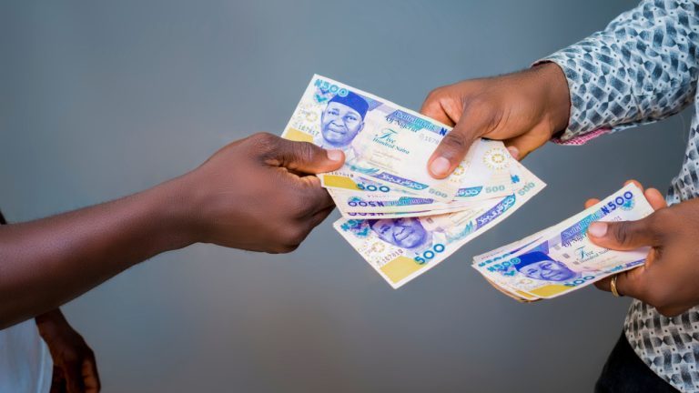 Bank Sentral Nigeria Menaikkan Suku Bunga Utama Hanya Beberapa Hari Setelah Naira Terjun ke Kecerdasan Data PlatoBlockchain Rendah Baru. Pencarian Vertikal. Ai.