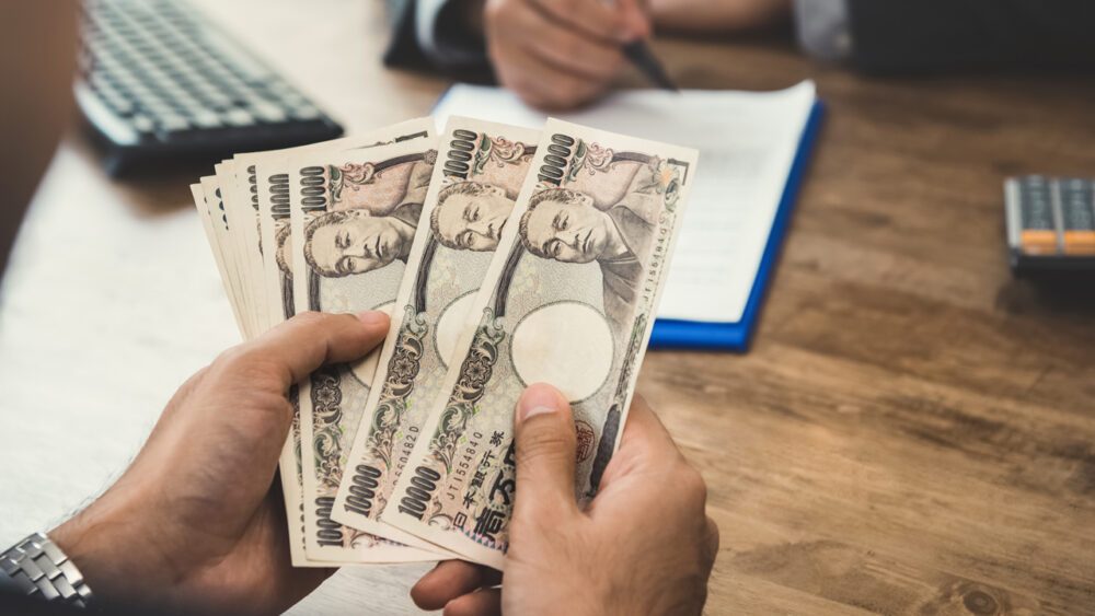 येन के 24 साल के निचले स्तर पर जाने के बाद बैंक ऑफ जापान ने विदेशी मुद्रा बाजारों में हस्तक्षेप किया