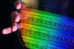 Η Intel λέει ότι προχωρά προς την παραγωγή κβαντικών τσιπ μεγάλης κλίμακας PlatoBlockchain Data Intelligence. Κάθετη αναζήτηση. Ολα συμπεριλαμβάνονται.