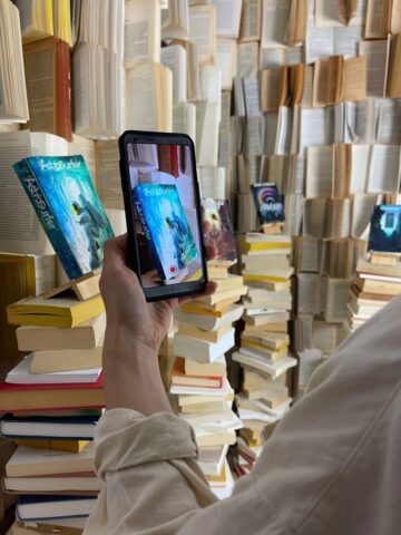 Expoziția „Paperback Metaverse” combină cărți și inteligența datelor AR PlatoBlockchain. Căutare verticală. Ai.