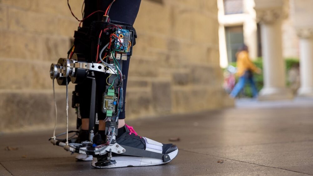 Цей екзоскелет використовує штучний інтелект, щоб допомогти людям рухатися швидше з меншою енергією PlatoBlockchain Data Intelligence. Вертикальний пошук. Ai.