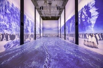 La salle d'immersion du musée révèle la beauté grandiose des pôles PlatoBlockchain Data Intelligence. Recherche verticale. Aï.