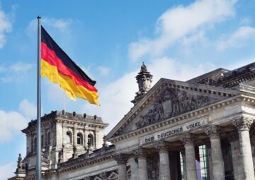 Deutsche Bank avaa Fiservin uuden maksuyhtiön Saksassa PlatoBlockchain Data Intelligencen. Pystysuuntainen haku. Ai.