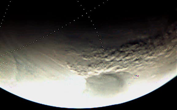 Gevlekte stofwolken in een storm op Mars