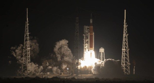 NASAの新しいロケットは、月のPlatoBlockchain Data Intelligenceに向けてオリオンカプセルの発射に成功しました。垂直検索。あい。