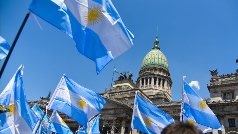 Argentinien überarbeitet das Gesetz zur Bekämpfung der Geldwäsche und schlägt die Einrichtung des VASP-Registers PlatoBlockchain Data Intelligence vor. Vertikale Suche. Ai.
