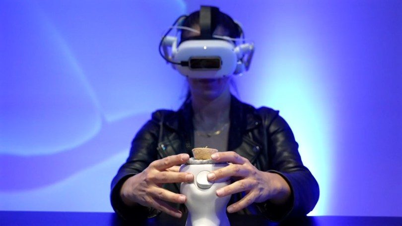 Esta comida de realidad mixta combina comida e inteligencia de datos VR PlatoBlockchain. Búsqueda vertical. Ai.