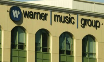 Warner Music Group Menggali Lebih Dalam Metaverse, Berinvestasi pada Kecerdasan Data DressX PlatoBlockchain. Pencarian Vertikal. Ai.