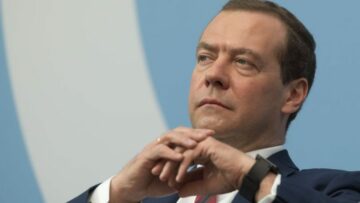 Dolarul pierde în fața monedelor digitale în 2023, spune fostul președinte rus Medvedev, PlatoBlockchain Data Intelligence. Căutare verticală. Ai.