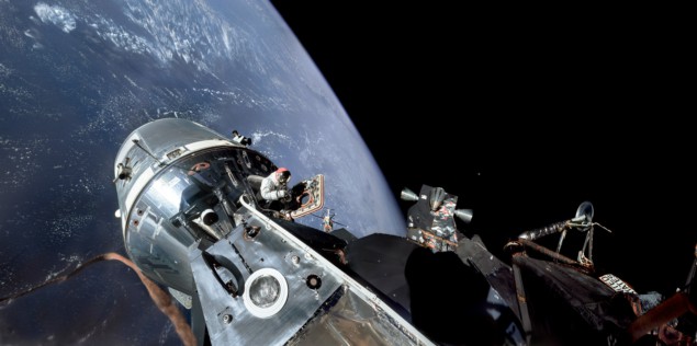 NASA کے Apollo مشن کی مشہور تصاویر میں نئی ​​زندگی کا سانس لینا