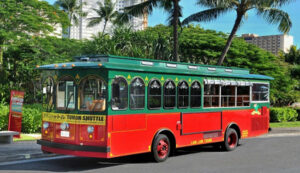 JCB bắt đầu Chiến dịch đi xe miễn phí bằng xe buýt Red Guahan ở Guam