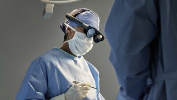 Magic Leap 2 מקבל הסמכה כדי שרופאים יוכלו להשתמש ב-AR במהלך הניתוח