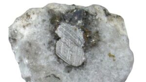 「化石化した稲妻」で発見された準結晶