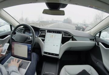 Tesla forfalskede selvkørende demo, vidner autopilotingeniør