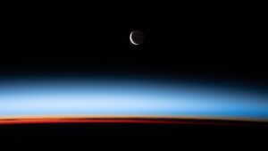 Blue Origin siger, at det kan lave solpaneler af månestøv