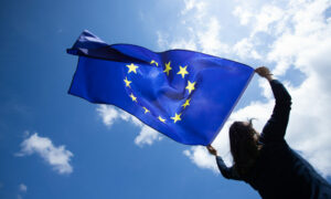 Zakonodajalci EU nameravajo naslednji mesec odobriti osnutek pravil o umetni inteligenci