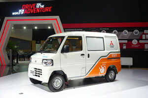 Mitsubishi Motors begynder produktionen af ​​Minicab-MiEV, en Kei-Car Class Commercial EV, i Indonesien i 2024, den første lokale produktion af køretøjet uden for Japan